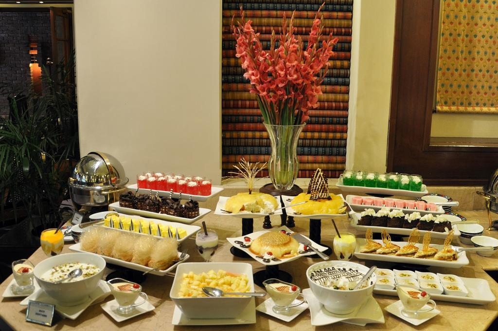 Faisalabad Serena Hotel Екстериор снимка