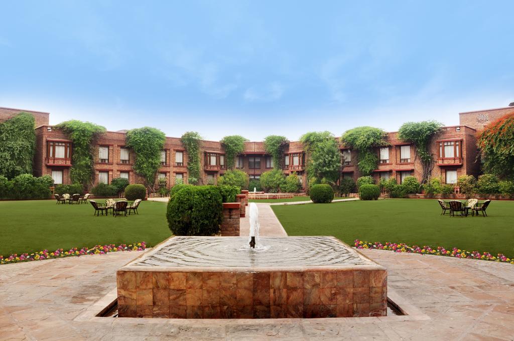 Faisalabad Serena Hotel Екстериор снимка